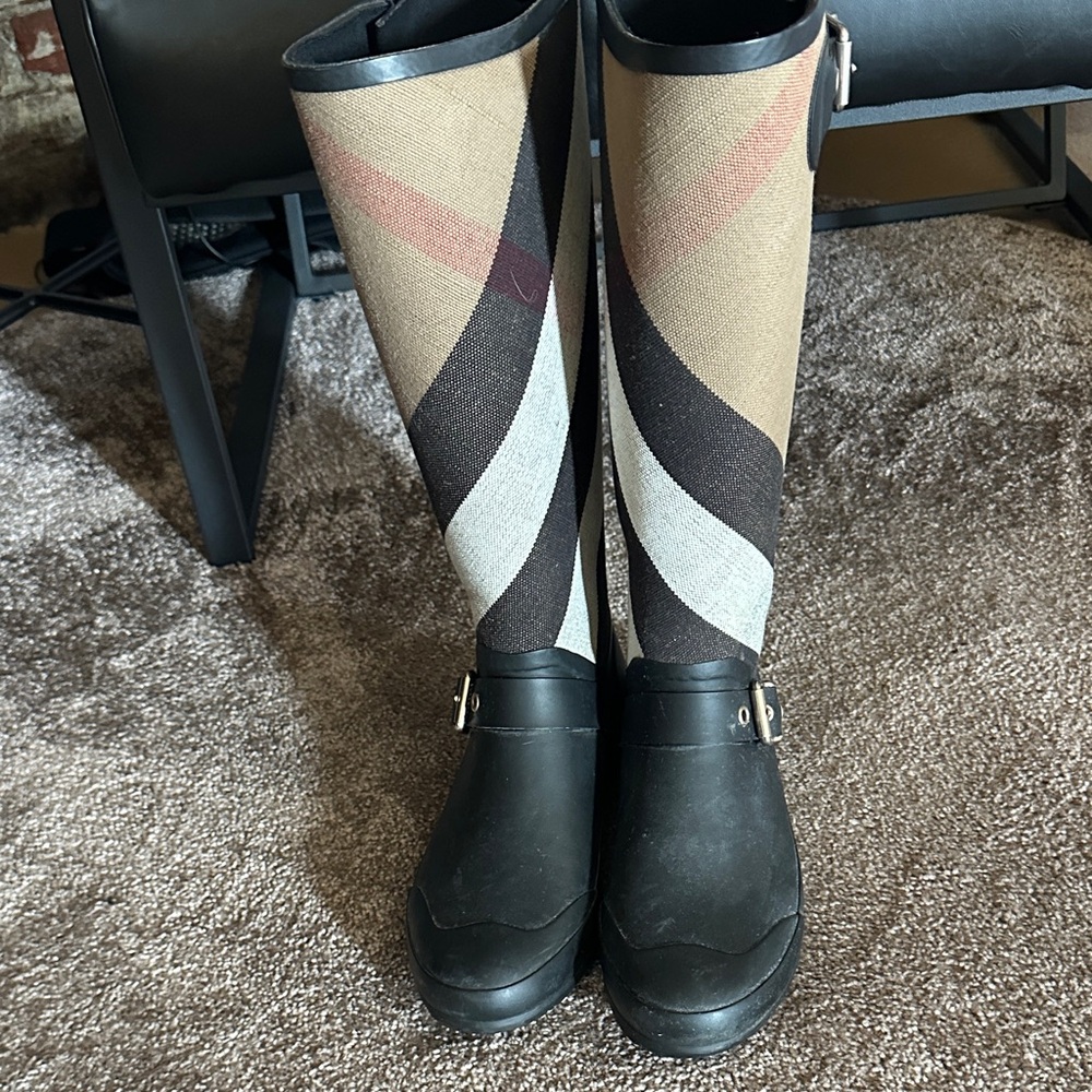 Burberry rainboots